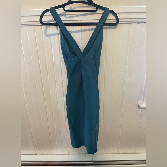 Bebe deep V, cross cross, fitted dress - Picture 2 of 4